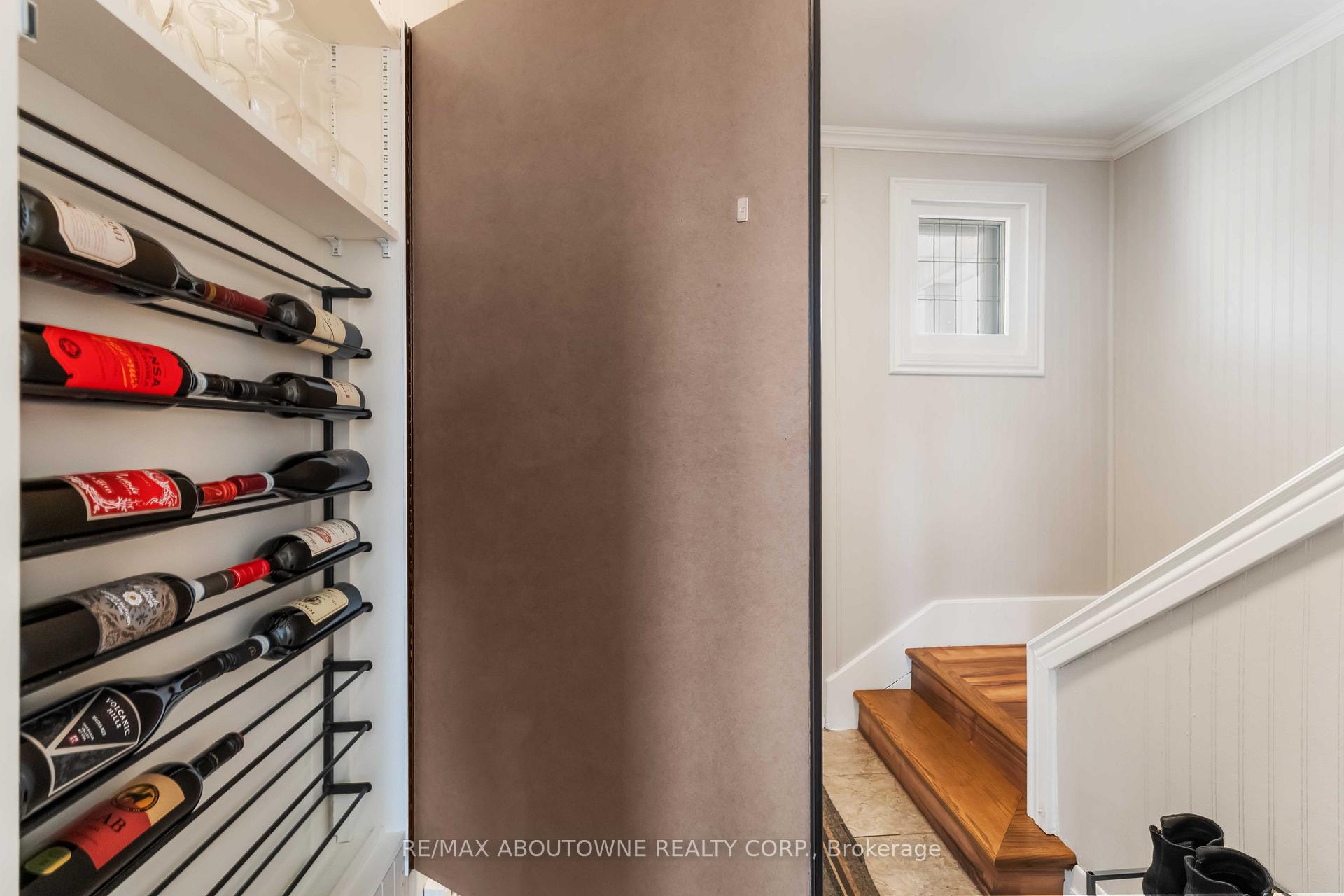 Photo 7 of 54 Weir Street S, Hamilton, Bartonville — HOMEH