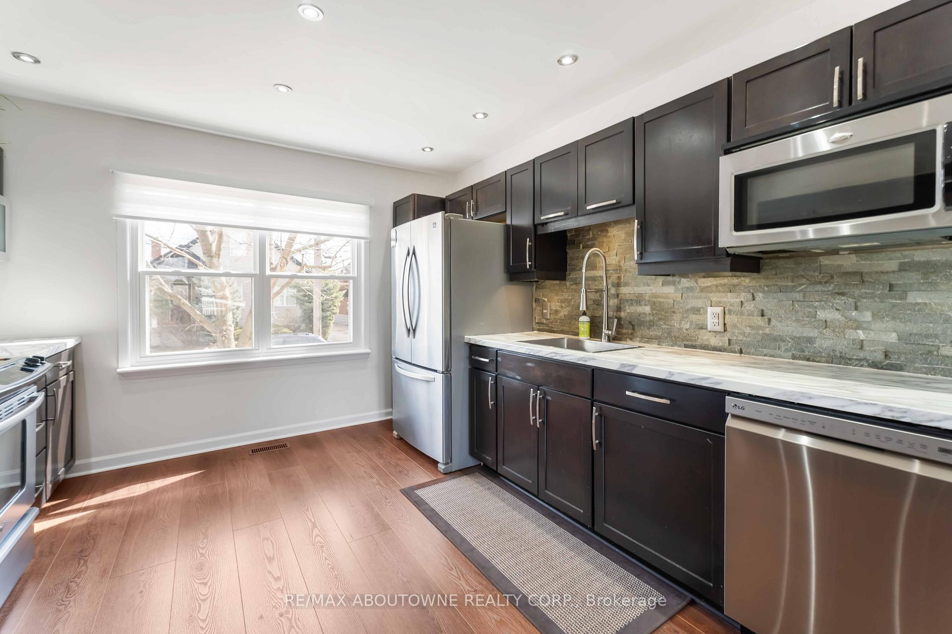 Photo 13 of 54 Weir Street S, Hamilton, Bartonville — HOMEH