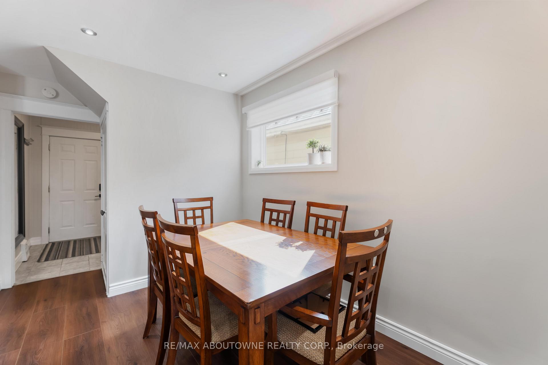 Photo 15 of 54 Weir Street S, Hamilton, Bartonville — HOMEH