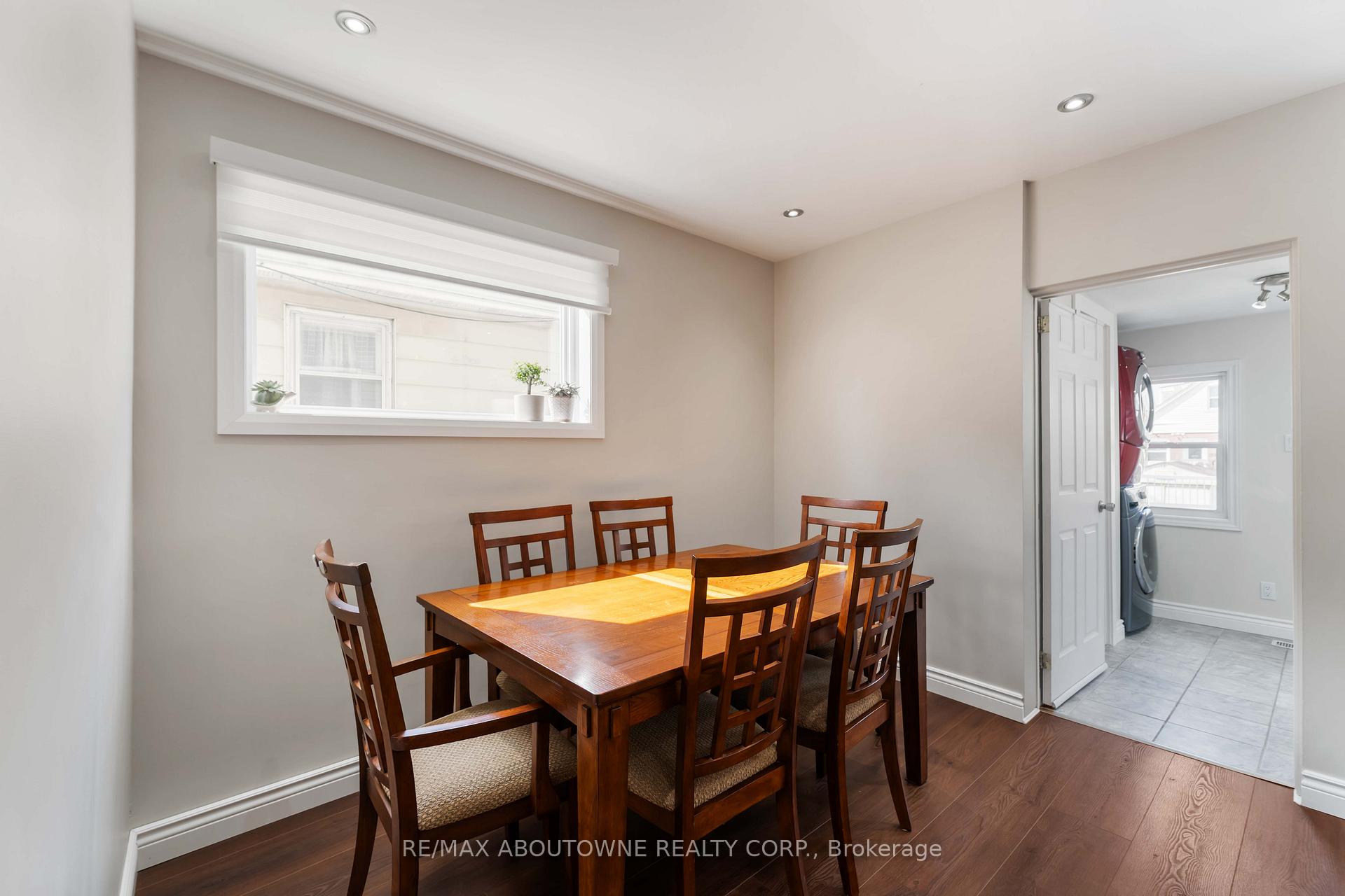 Photo 16 of 54 Weir Street S, Hamilton, Bartonville — HOMEH