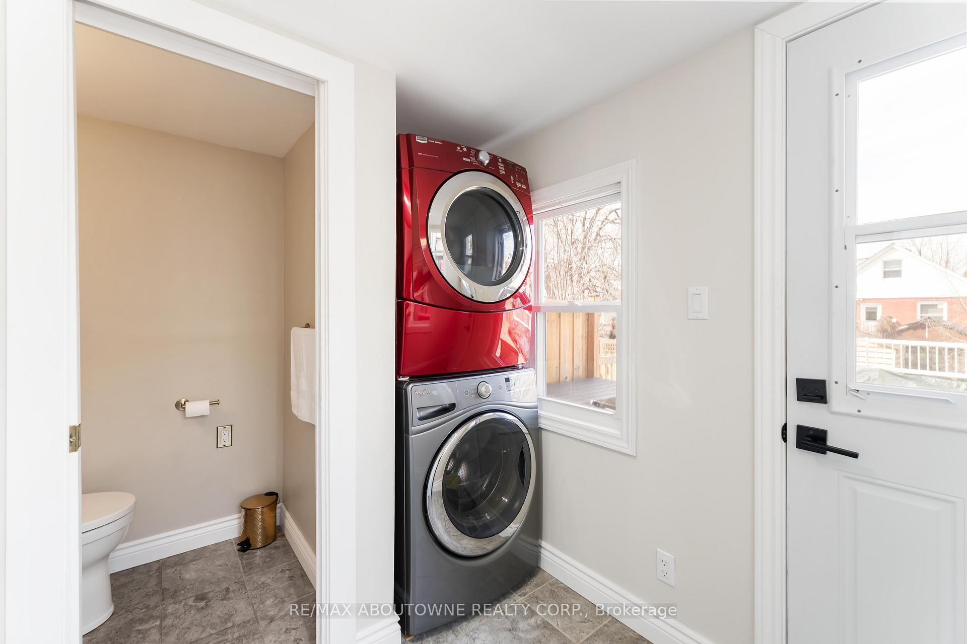 Photo 18 of 54 Weir Street S, Hamilton, Bartonville — HOMEH