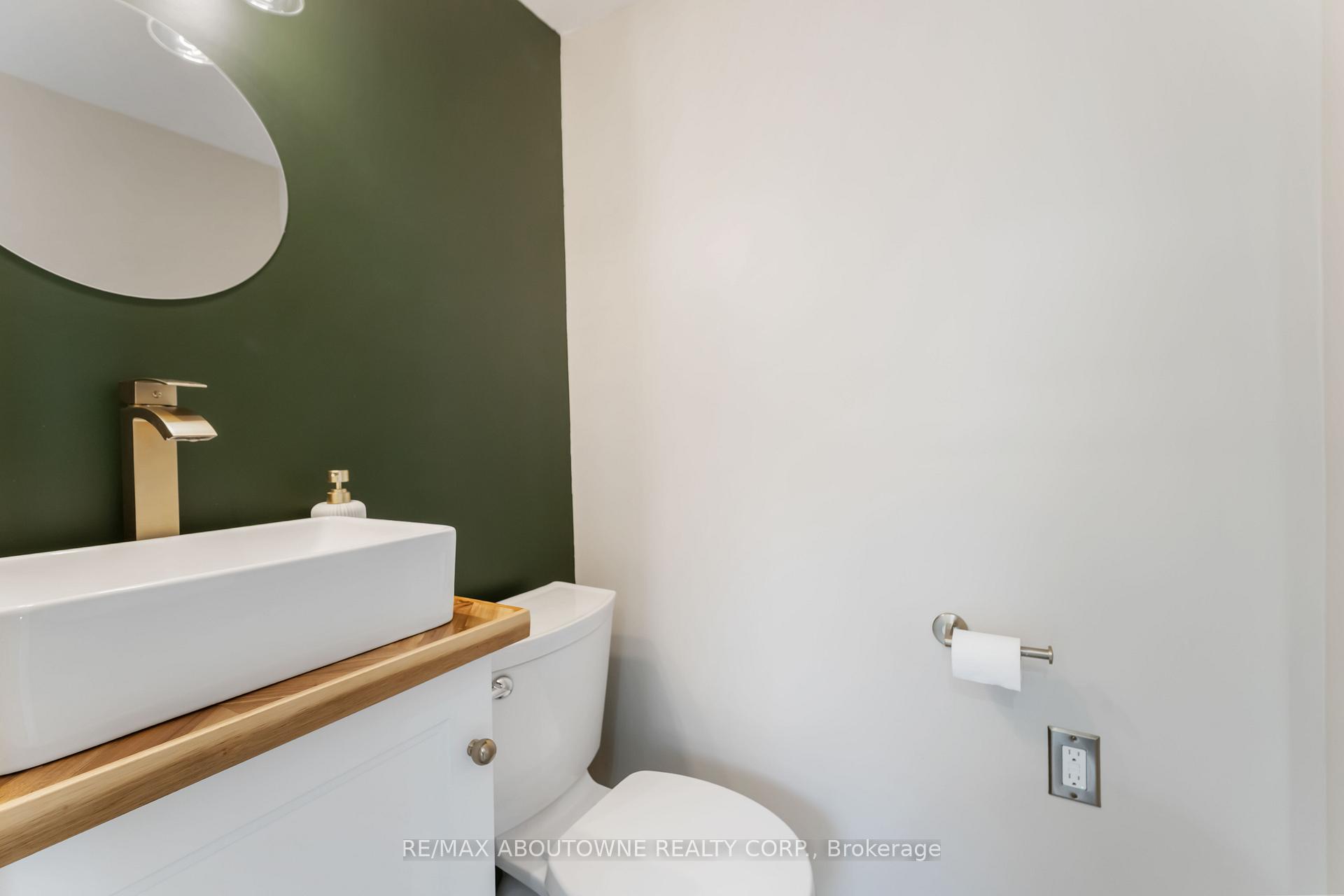 Photo 19 of 54 Weir Street S, Hamilton, Bartonville — HOMEH