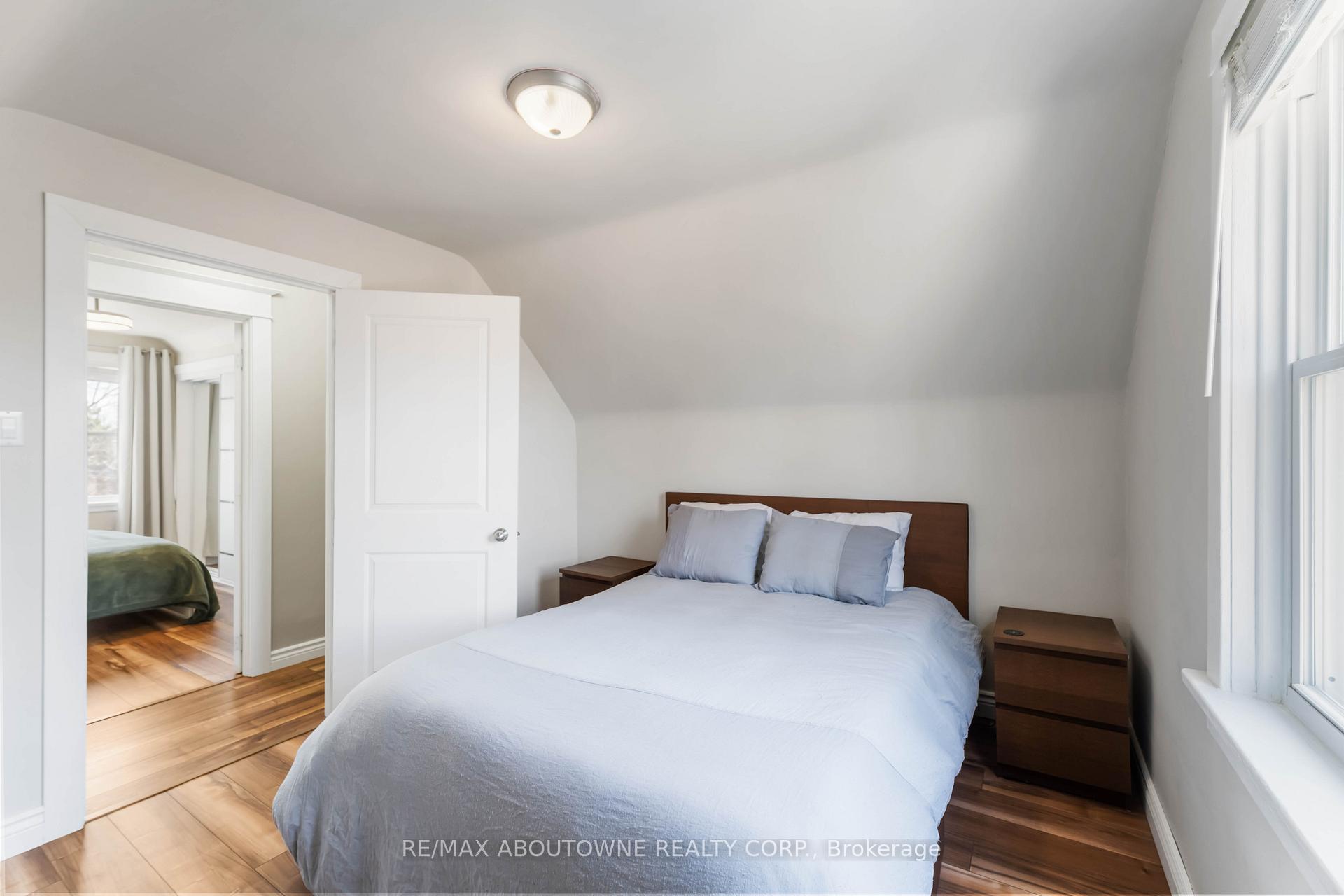 Photo 22 of 54 Weir Street S, Hamilton, Bartonville — HOMEH