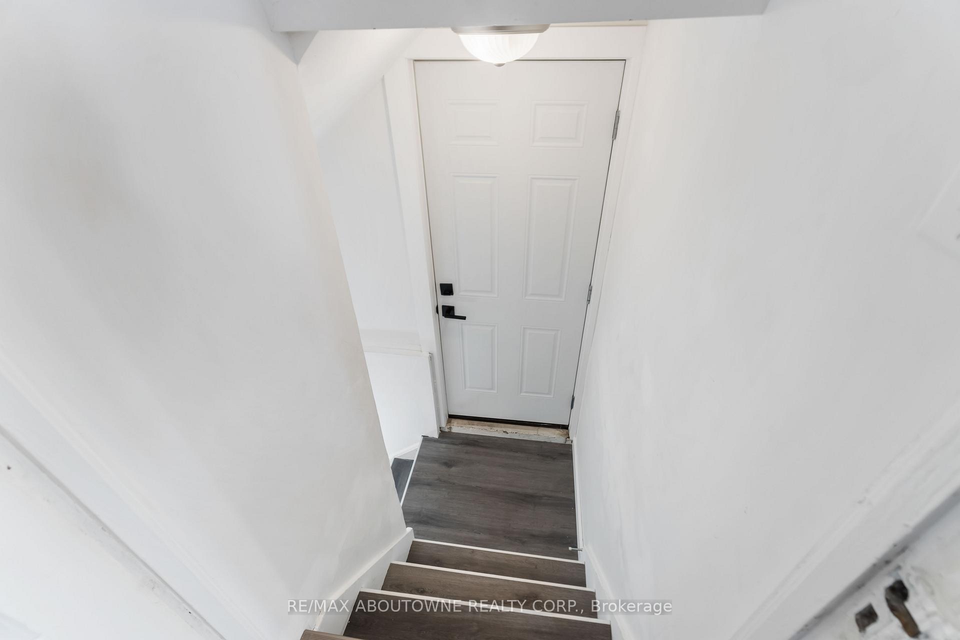 Photo 25 of 54 Weir Street S, Hamilton, Bartonville — HOMEH