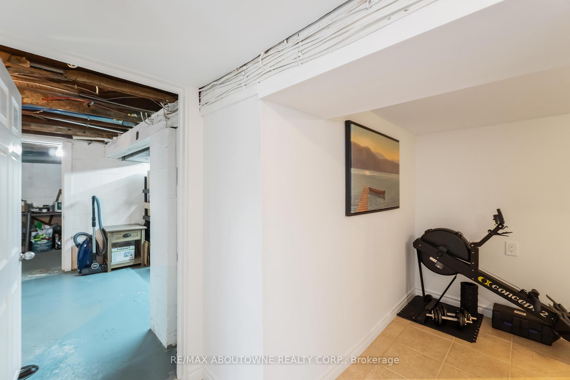 Photo 27 of 54 Weir Street S, Hamilton, Bartonville — HOMEH
