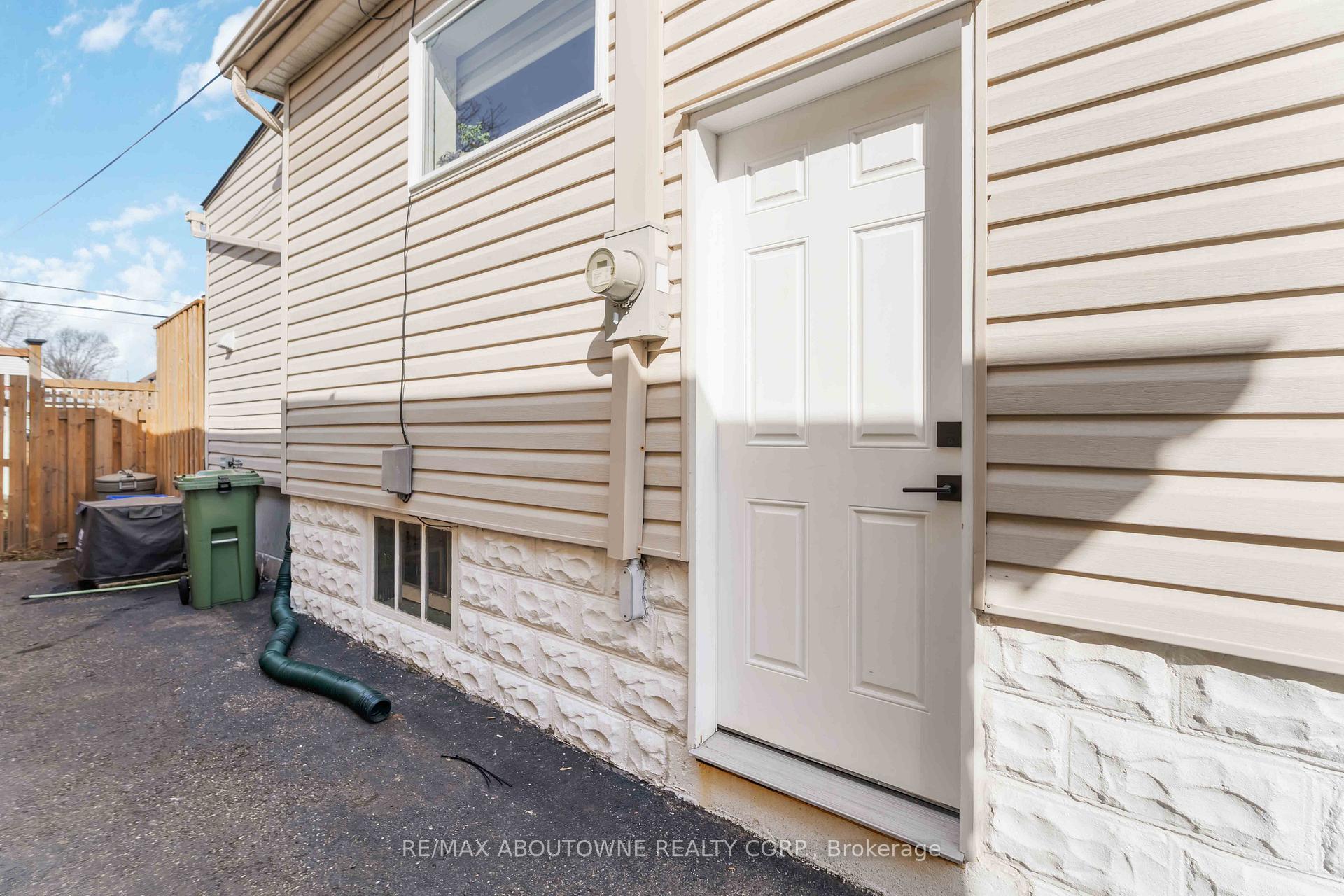 Photo 31 of 54 Weir Street S, Hamilton, Bartonville — HOMEH