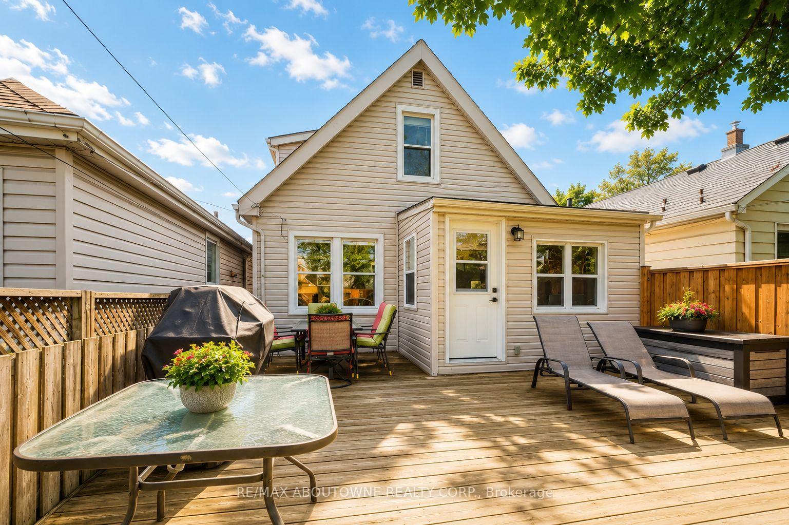 Photo 32 of 54 Weir Street S, Hamilton, Bartonville — HOMEH