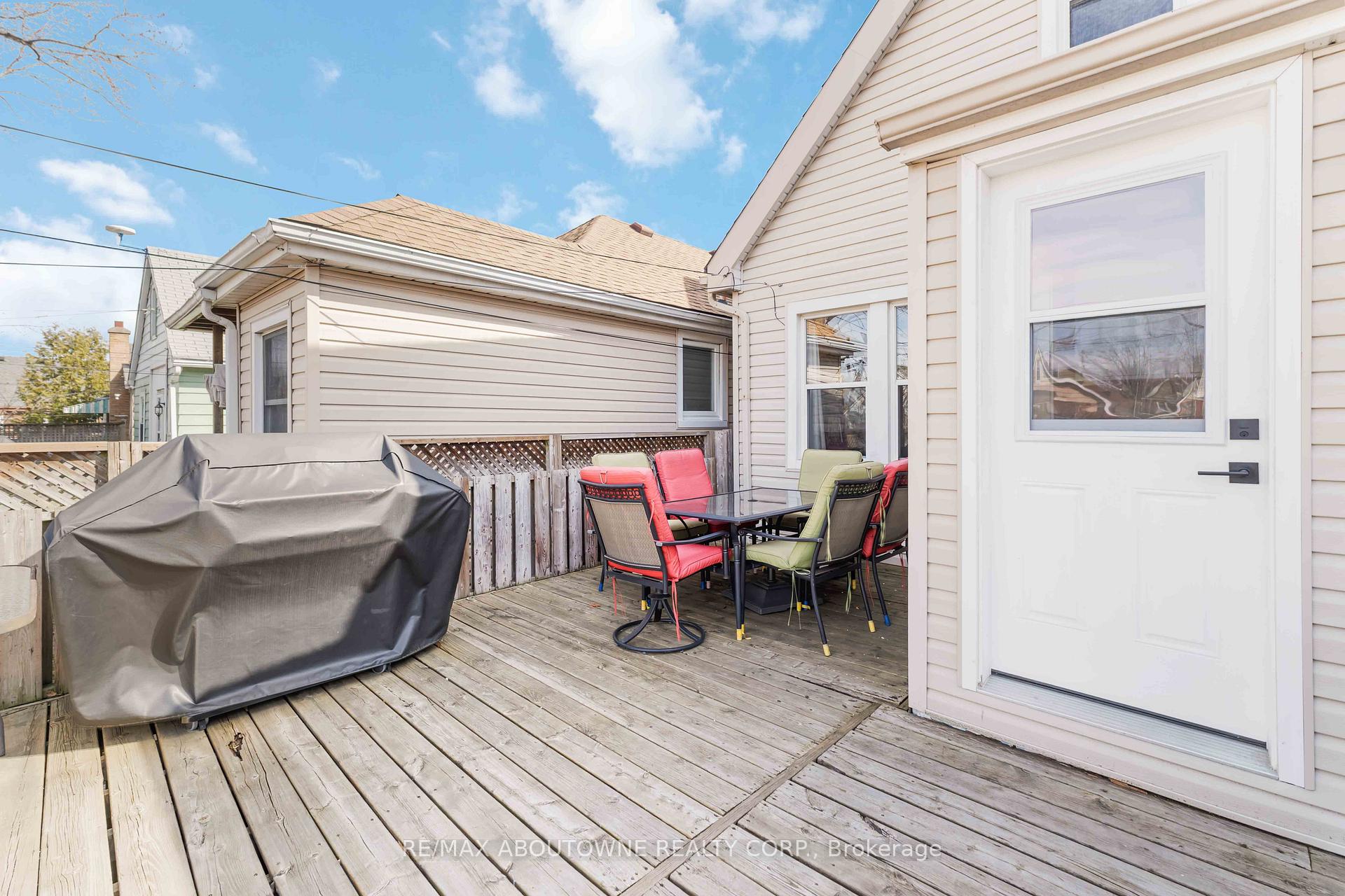 Photo 33 of 54 Weir Street S, Hamilton, Bartonville — HOMEH