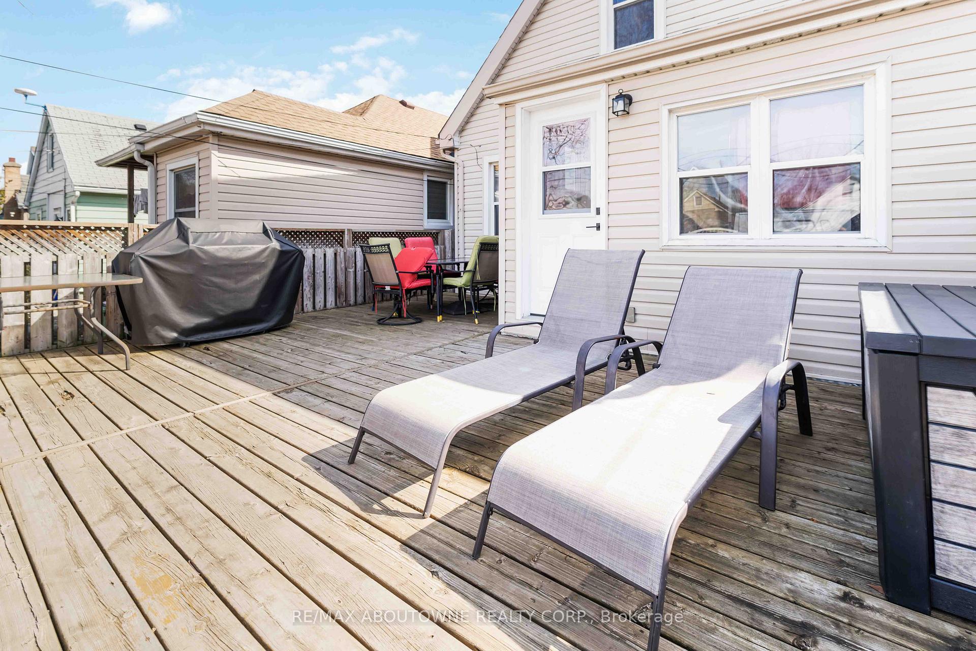 Photo 34 of 54 Weir Street S, Hamilton, Bartonville — HOMEH