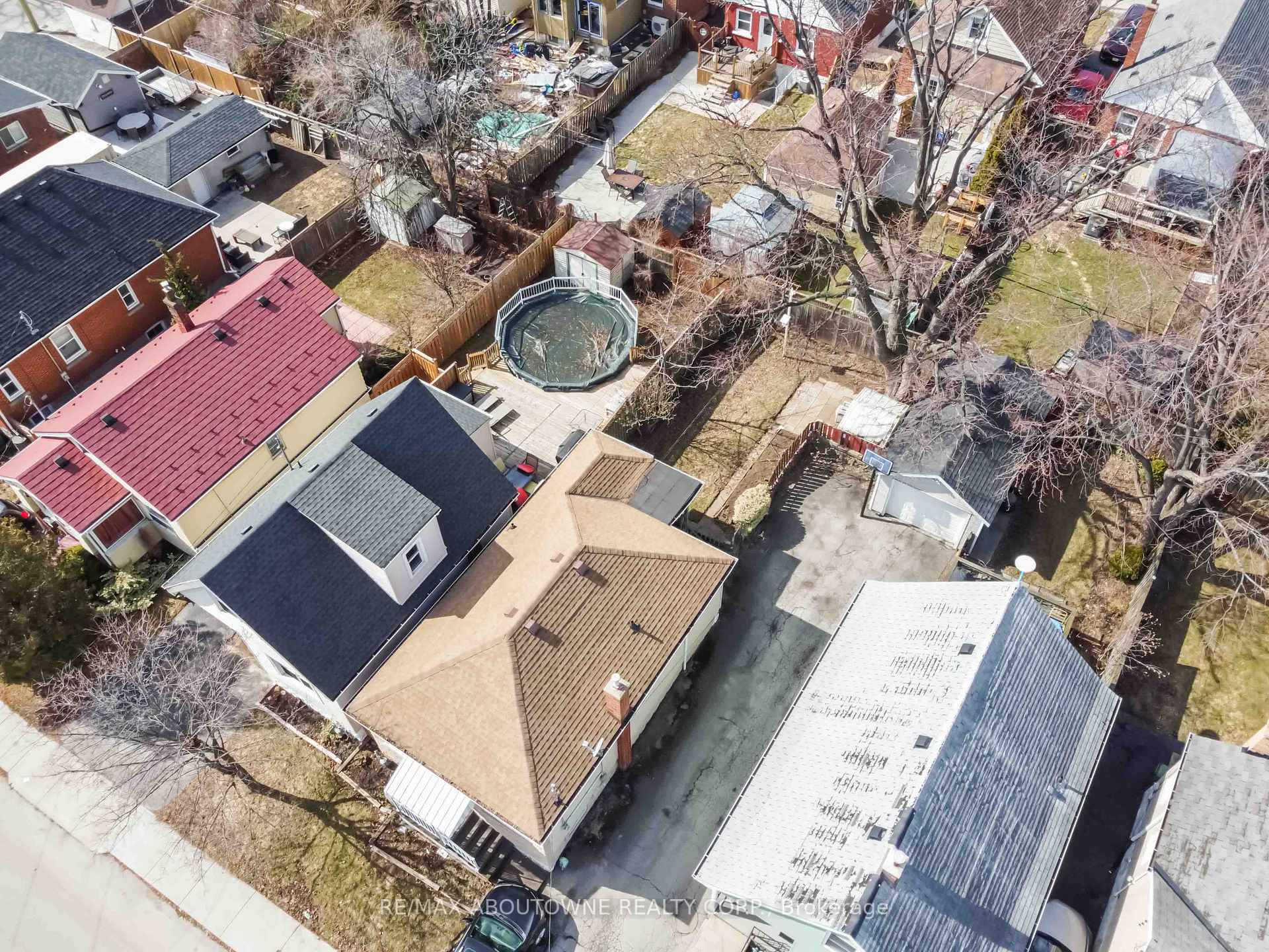 Photo 40 of 54 Weir Street S, Hamilton, Bartonville — HOMEH
