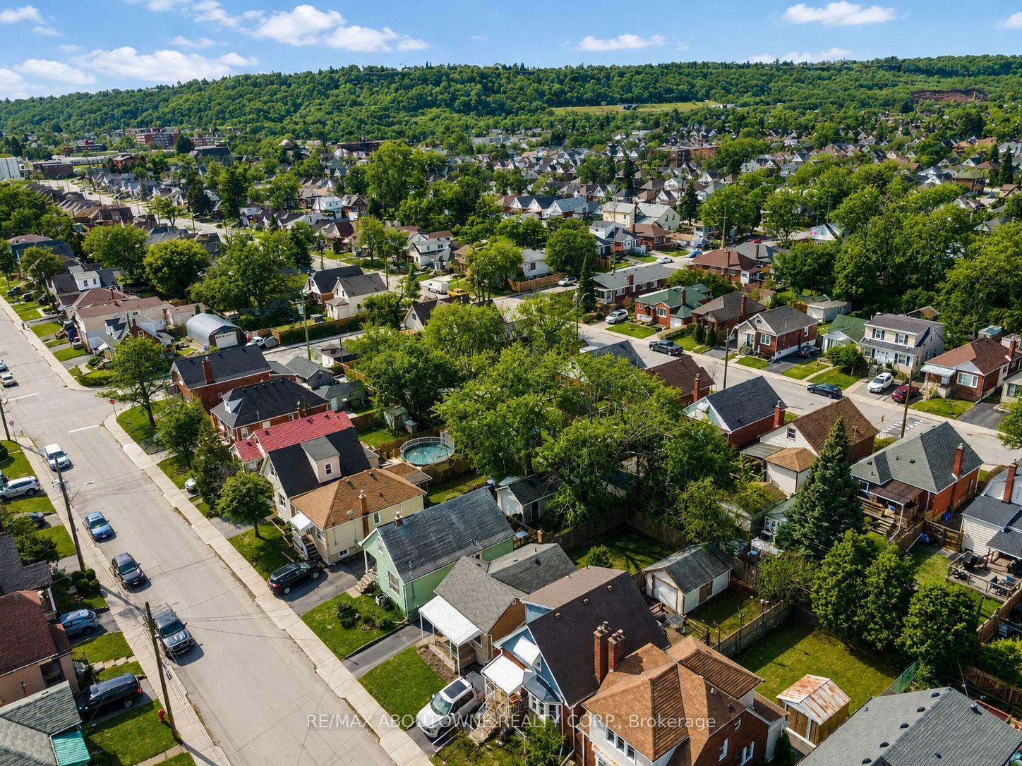 Photo 43 of 54 Weir Street S, Hamilton, Bartonville — HOMEH