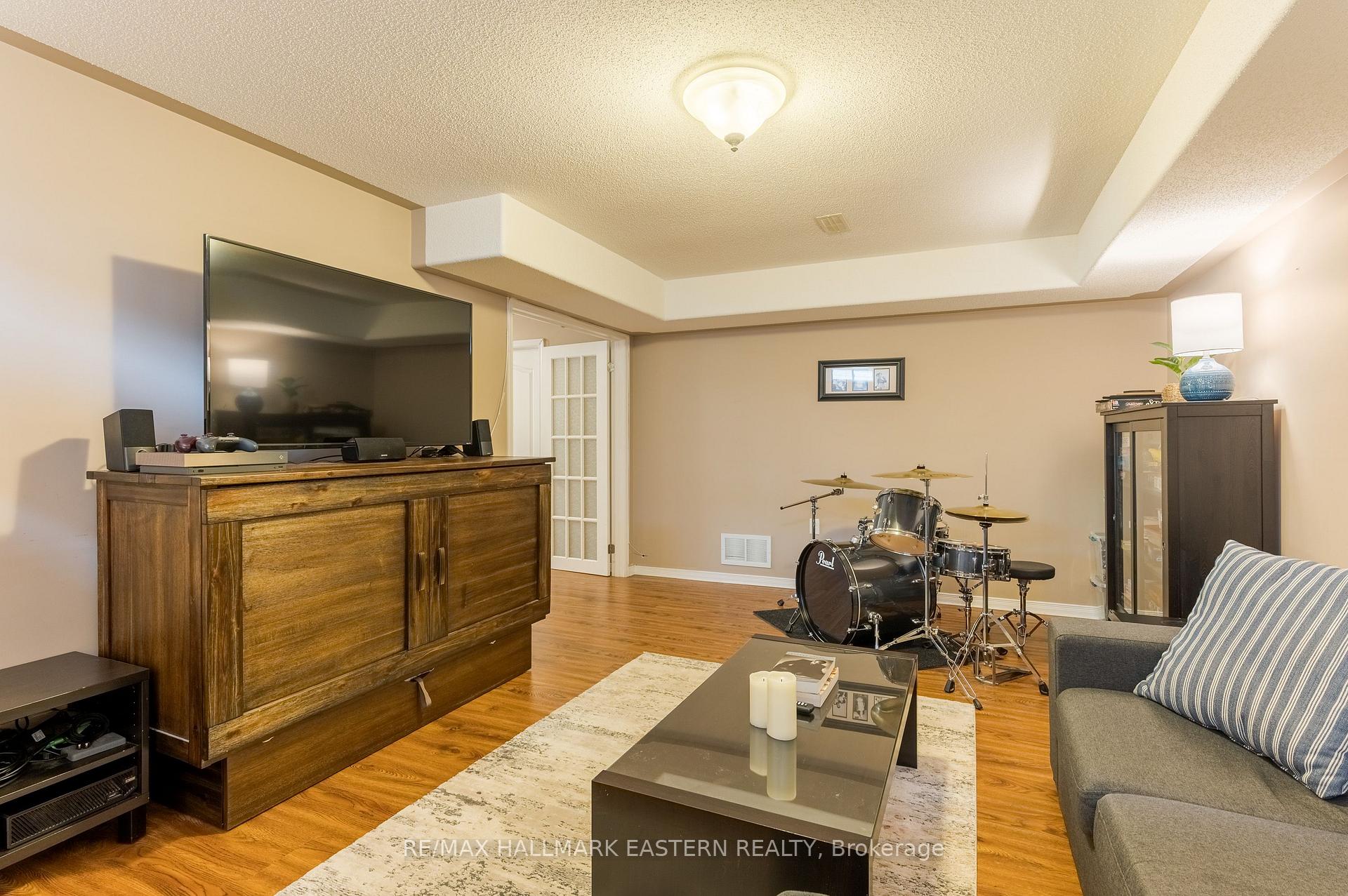 Photo 32 of 58 Parcells Crescent, Peterborough, Otonabee Ward 1 — HOMEH