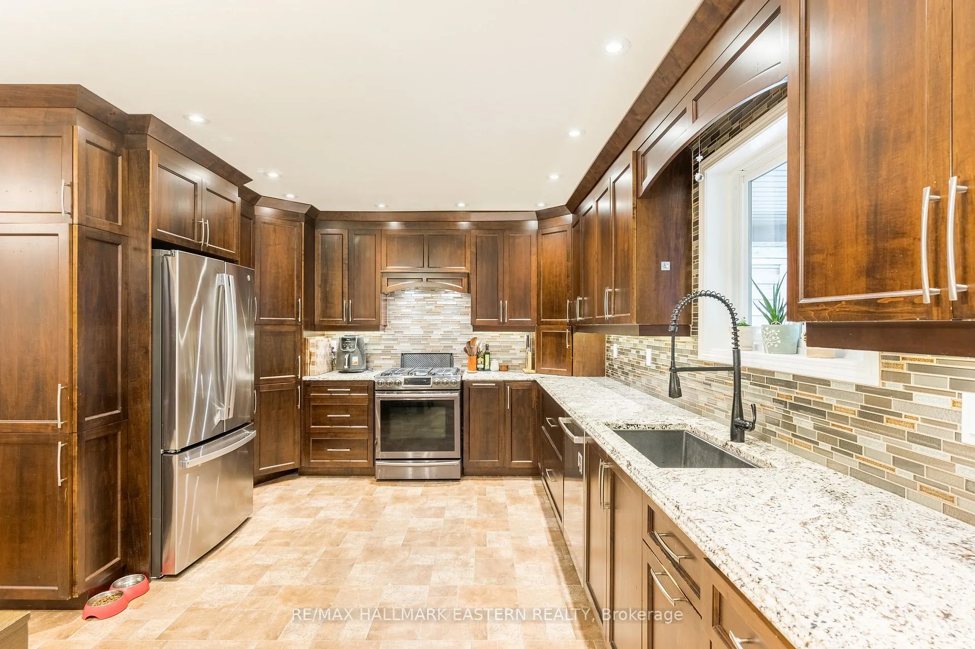 Photo 11 of 58 Parcells Crescent, Peterborough, Otonabee Ward 1 — HOMEH