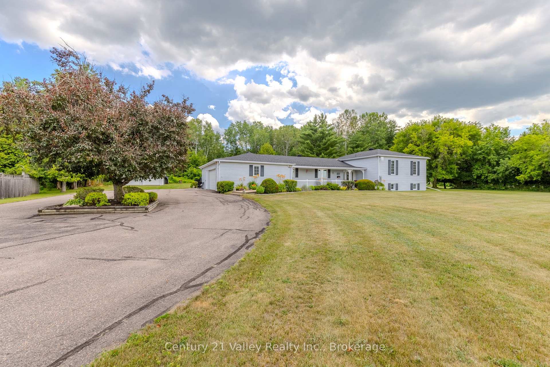 Photo 2 of 406 Water Street, Bonnechere Valley, Eganville/Bonnechere Twp — HOMEH