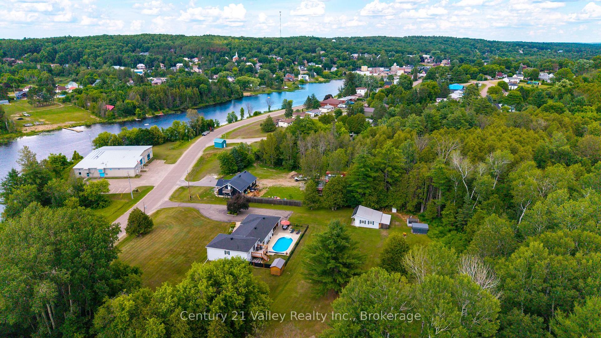 Photo 3 of 406 Water Street, Bonnechere Valley, Eganville/Bonnechere Twp — HOMEH