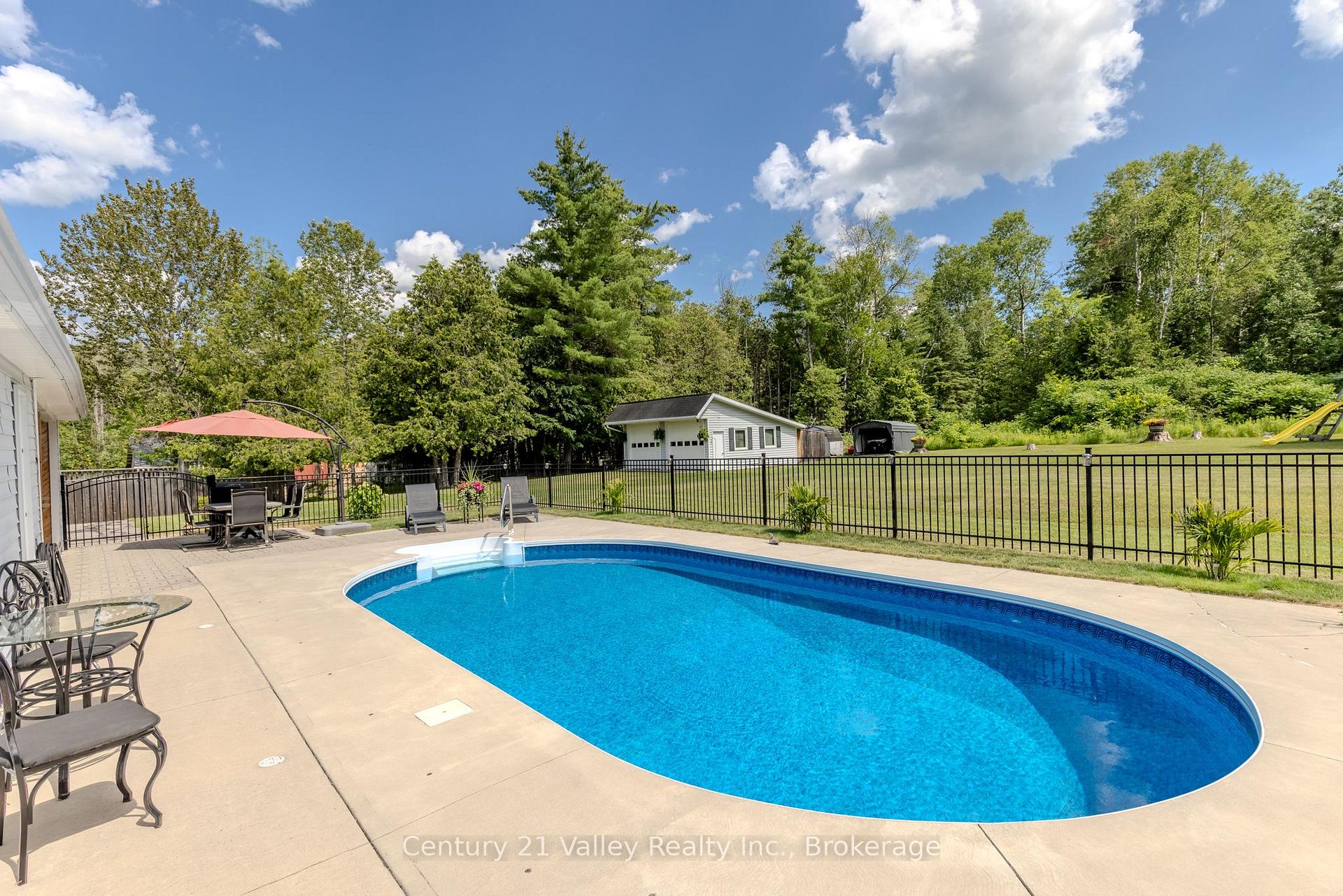 Photo 9 of 406 Water Street, Bonnechere Valley, Eganville/Bonnechere Twp — HOMEH