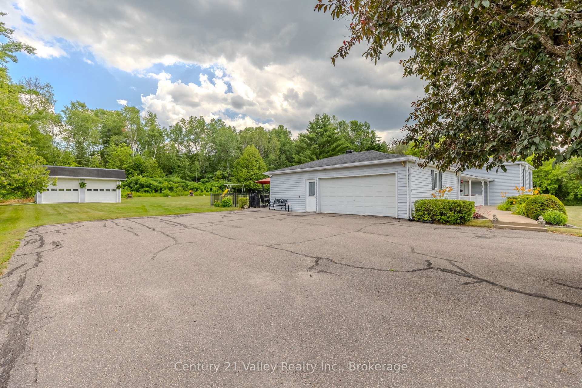 Photo 12 of 406 Water Street, Bonnechere Valley, Eganville/Bonnechere Twp — HOMEH