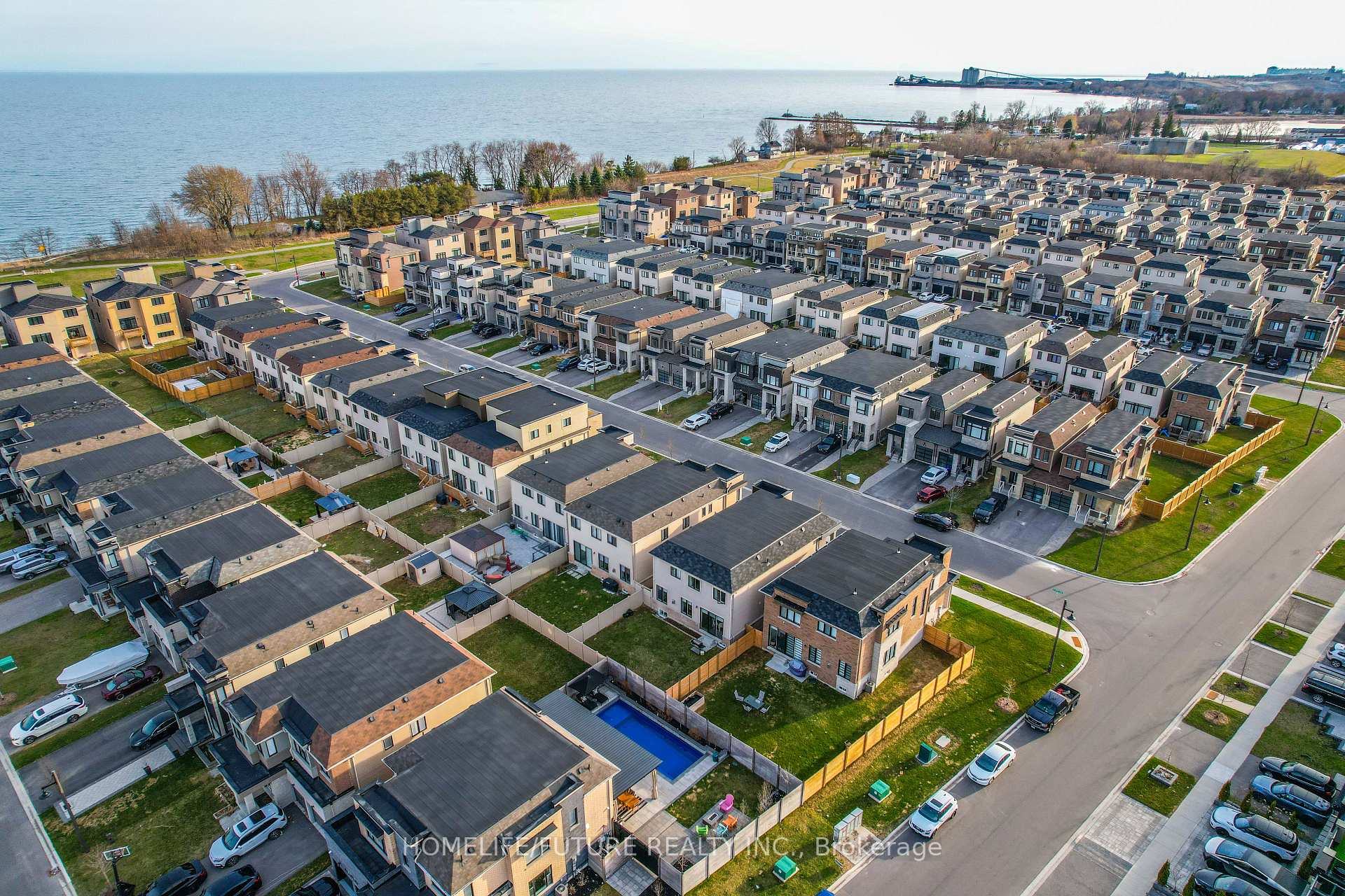 Photo 4 of 47 Clipper Lane, Clarington, Bowmanville — HOMEH