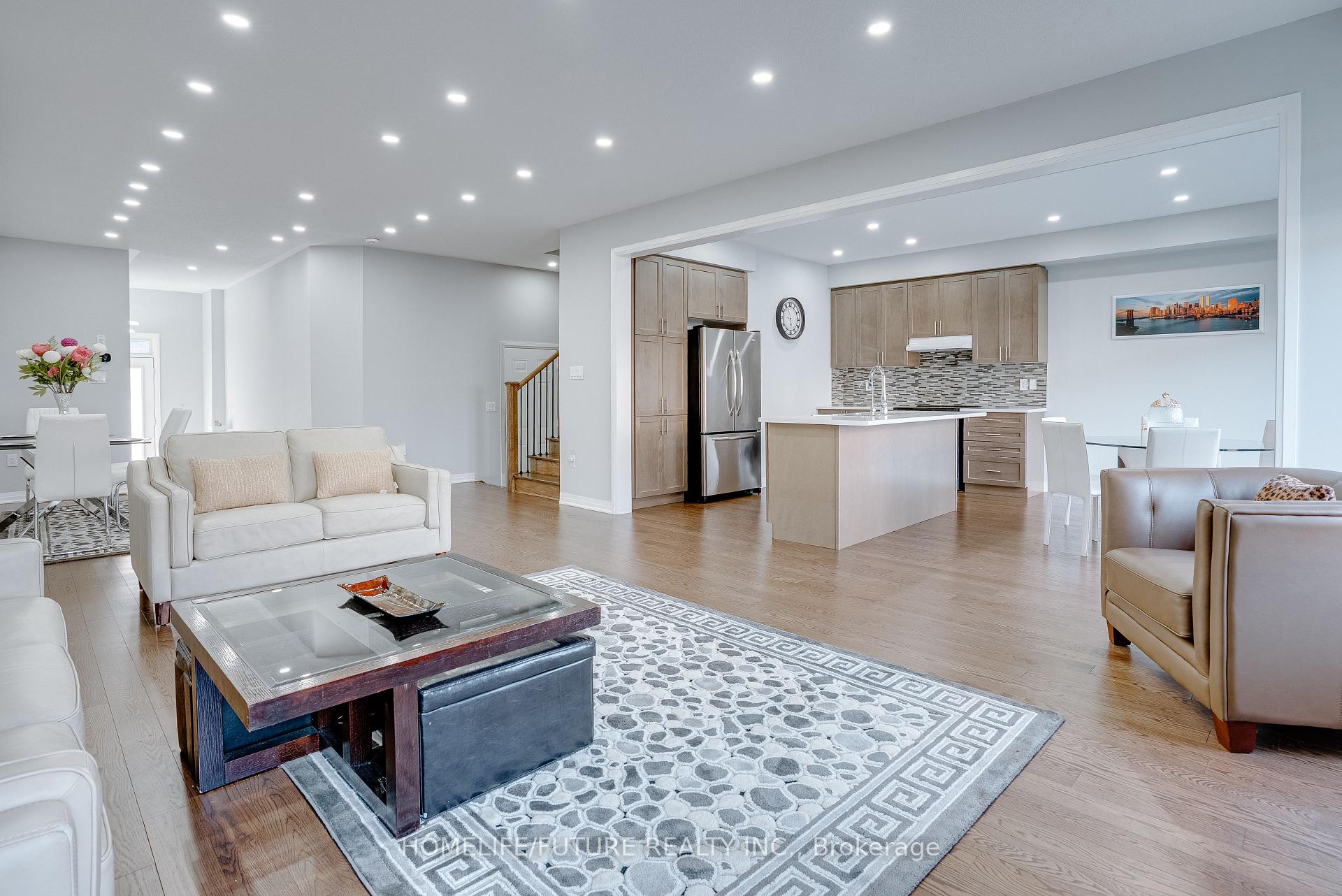 Photo 12 of 47 Clipper Lane, Clarington, Bowmanville — HOMEH