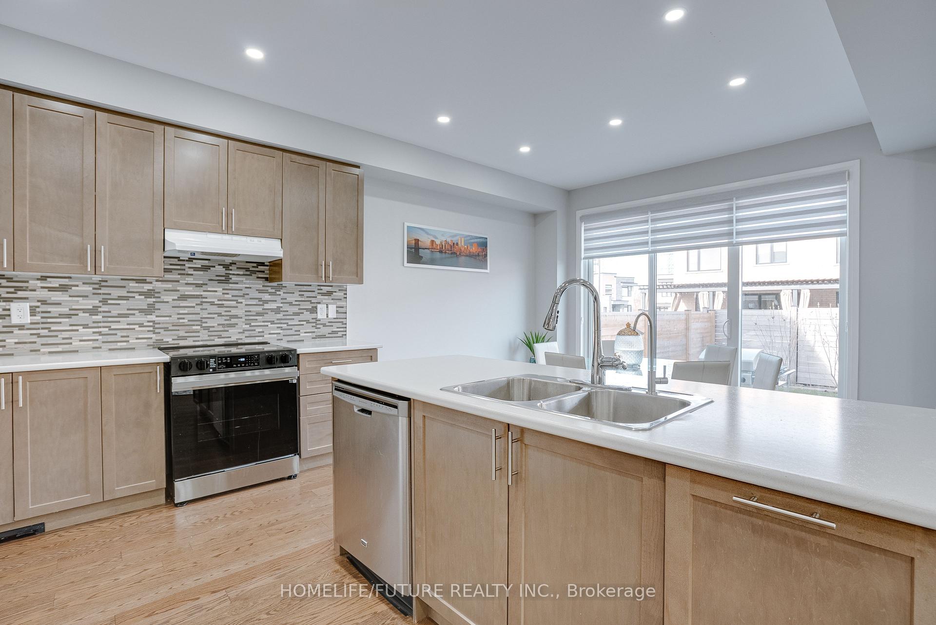 Photo 14 of 47 Clipper Lane, Clarington, Bowmanville — HOMEH