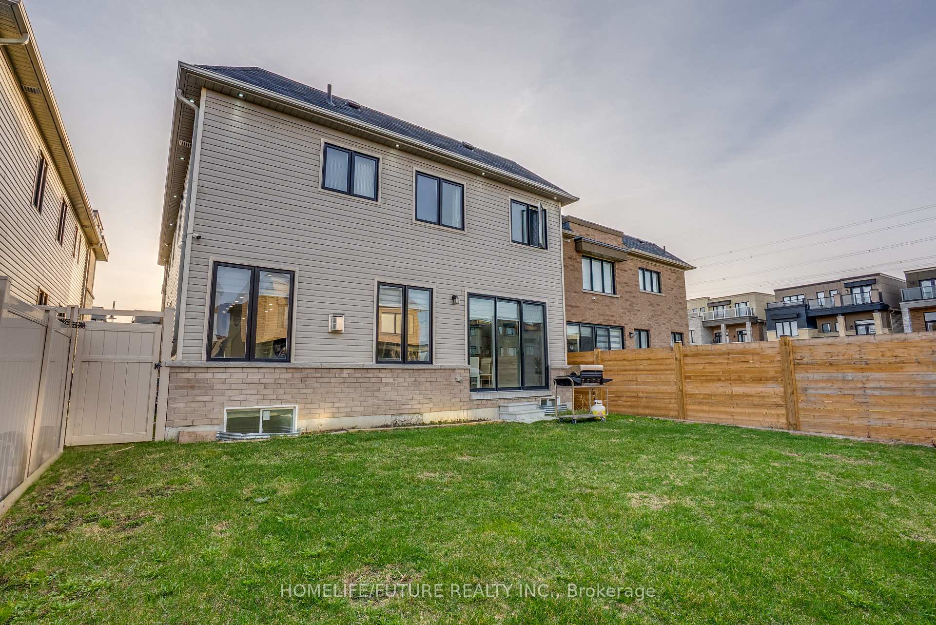 Photo 32 of 47 Clipper Lane, Clarington, Bowmanville — HOMEH