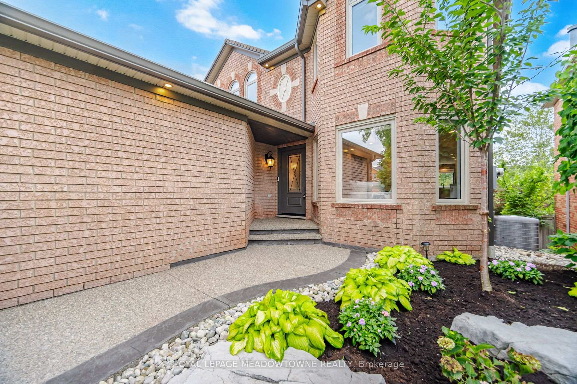 Photo 3 of 6878 Summer Heights Drive, Mississauga, Lisgar — HOMEH
