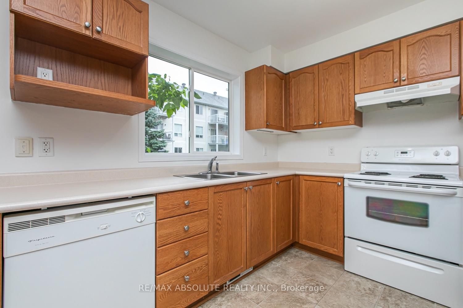 Photo 8 of Unit 38, 246 Gershwin Private, Ottawa, Westcliffe Estates — HOMEH
