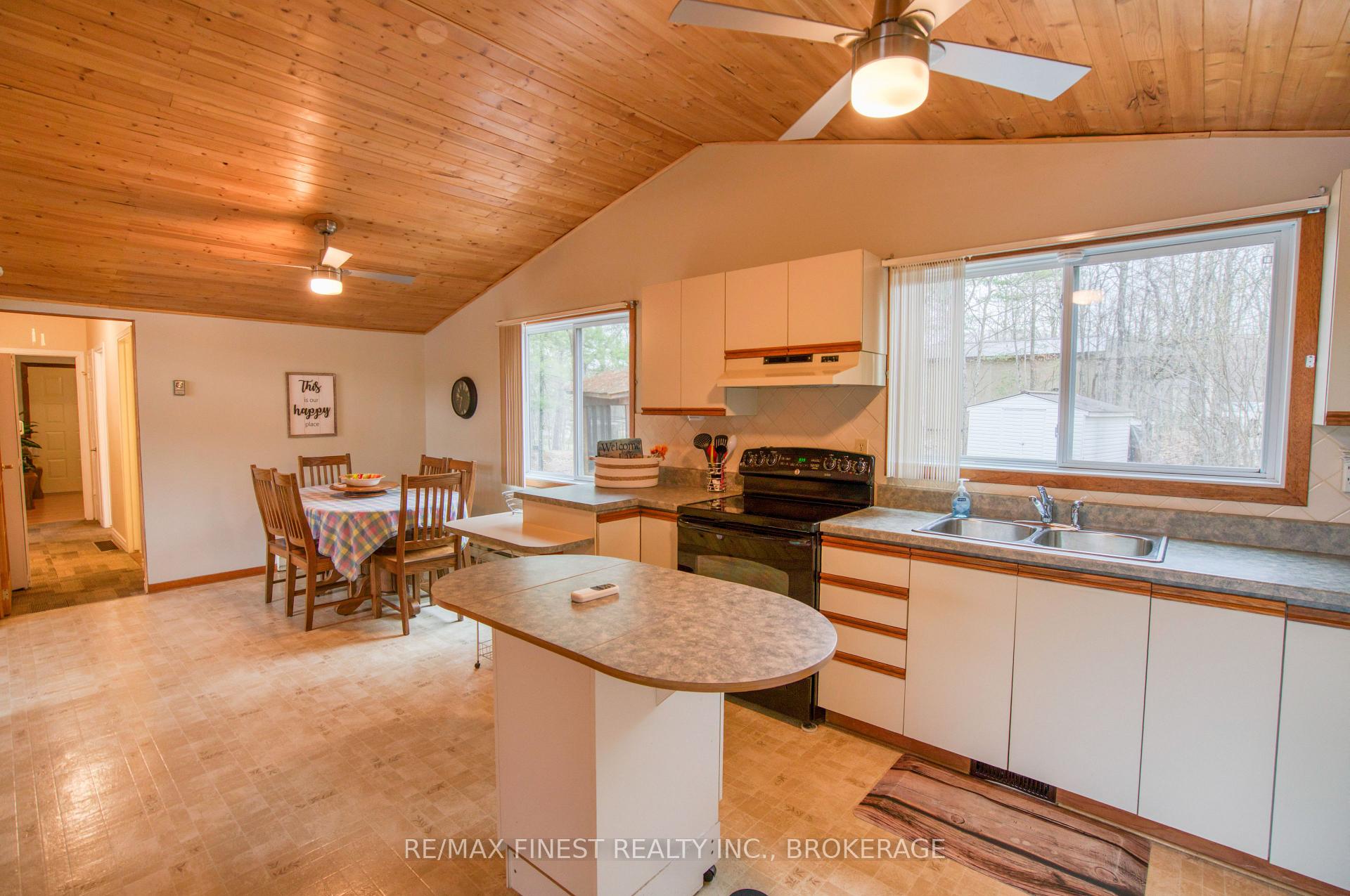 Photo 11 of 1046 Turner Way, Frontenac, Frontenac Centre — HOMEH