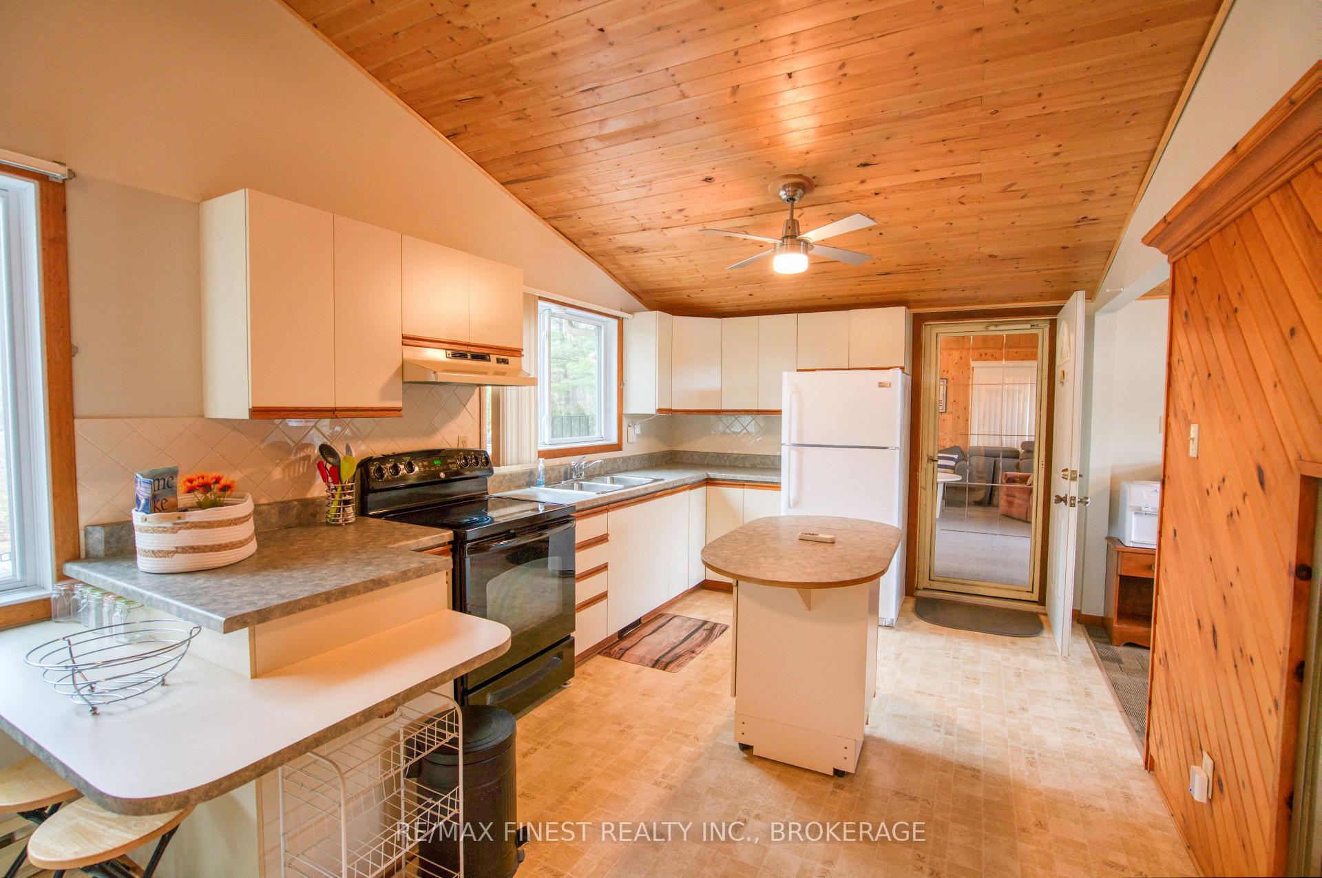 Photo 12 of 1046 Turner Way, Frontenac, Frontenac Centre — HOMEH
