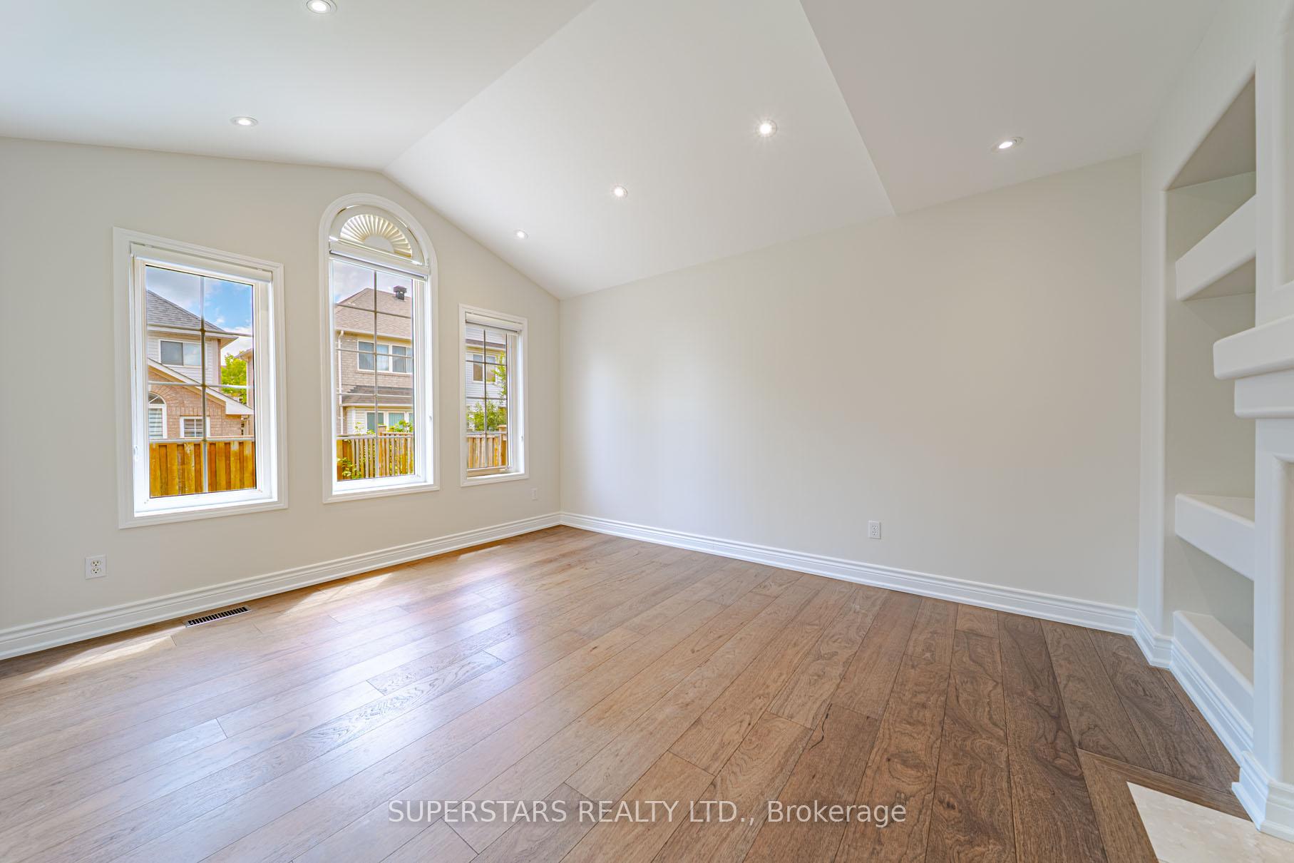 Photo 6 of 45 Tower Bridge Crescent, Markham, Berczy — HOMEH