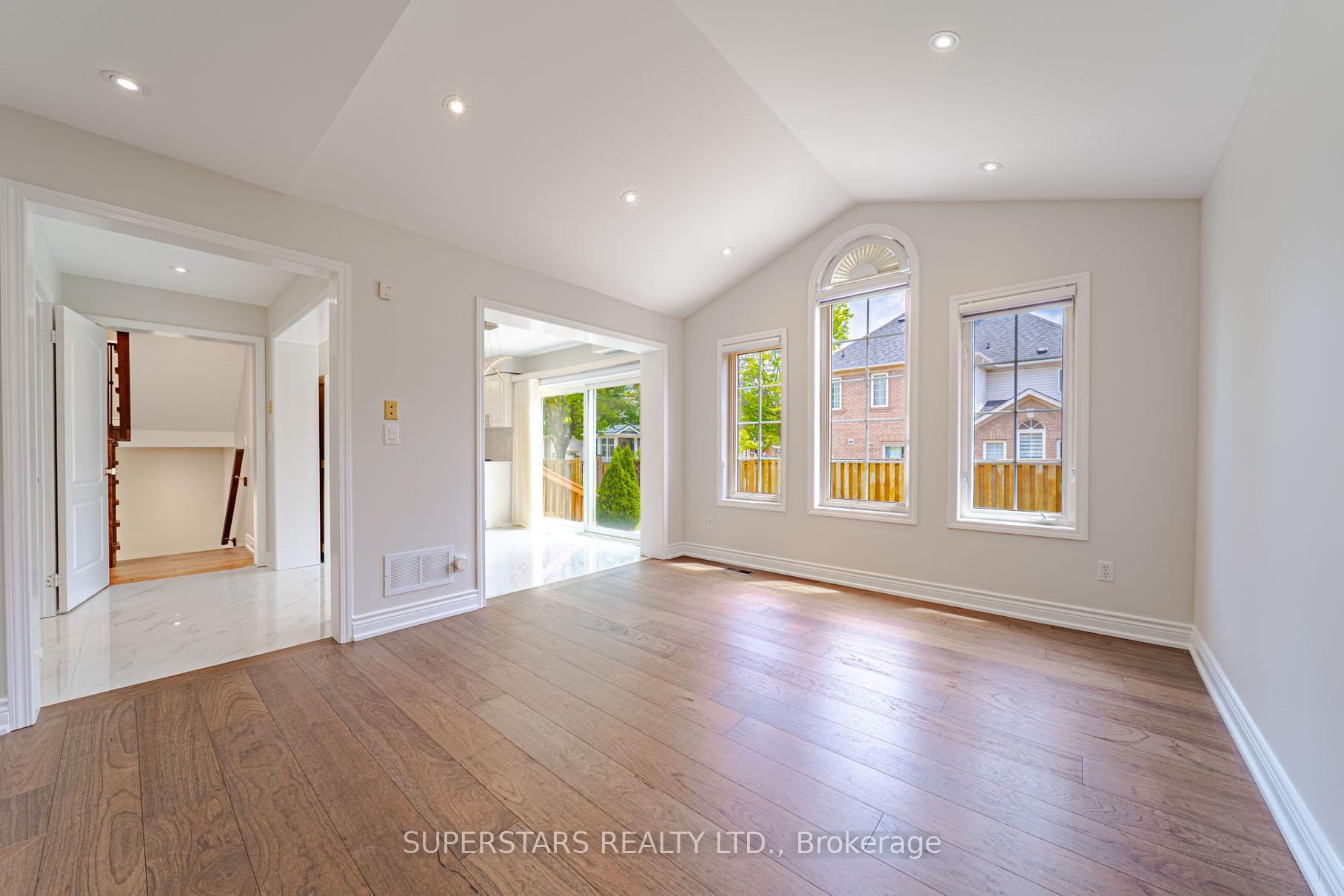 Photo 7 of 45 Tower Bridge Crescent, Markham, Berczy — HOMEH