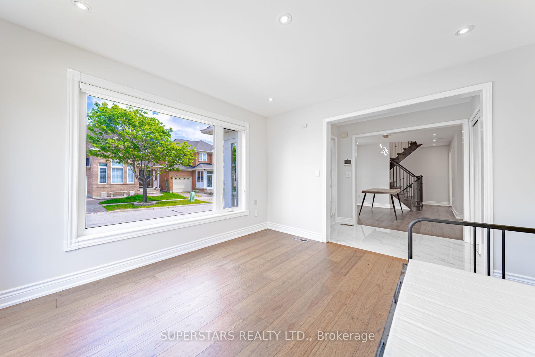 Photo 11 of 45 Tower Bridge Crescent, Markham, Berczy — HOMEH