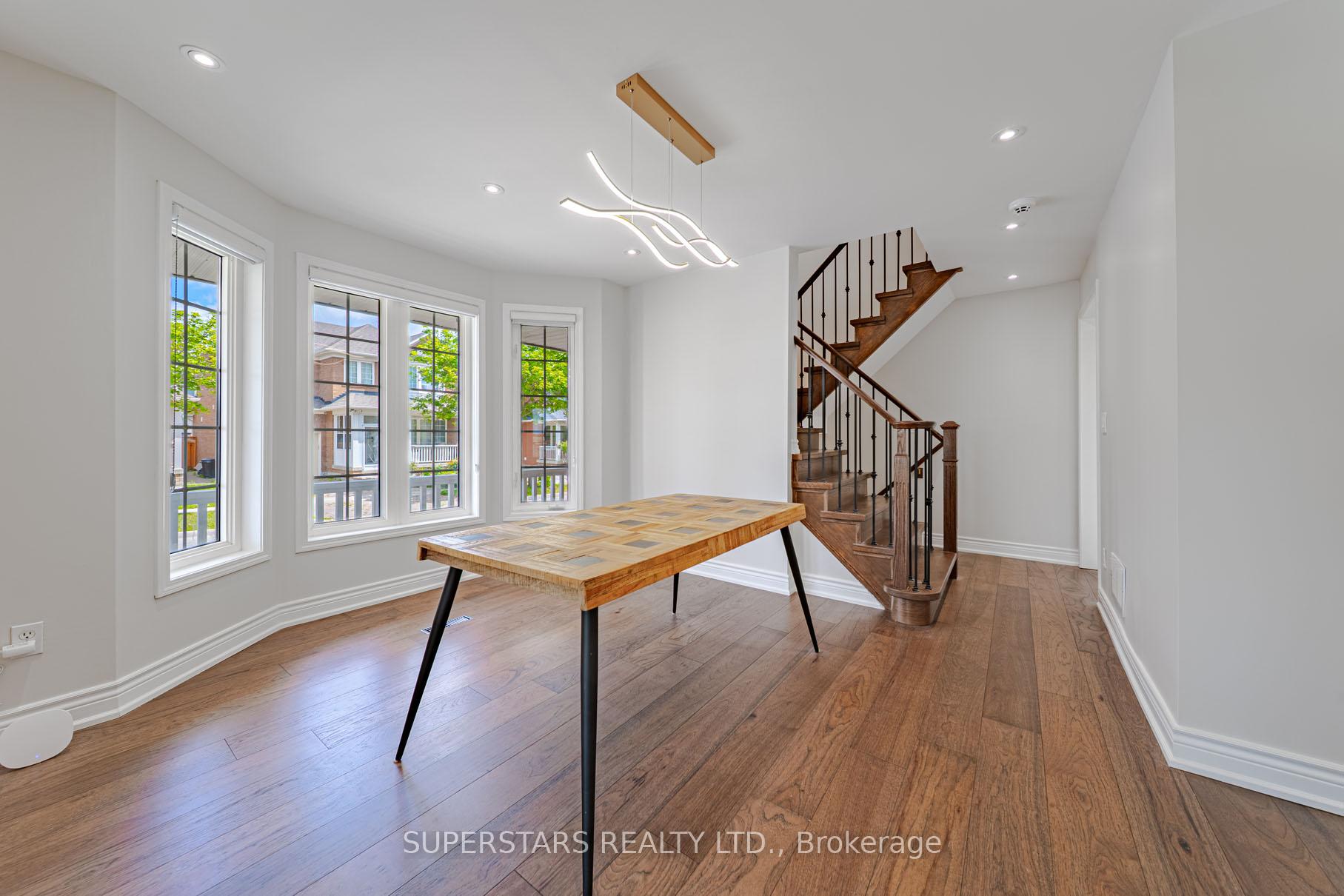 Photo 12 of 45 Tower Bridge Crescent, Markham, Berczy — HOMEH