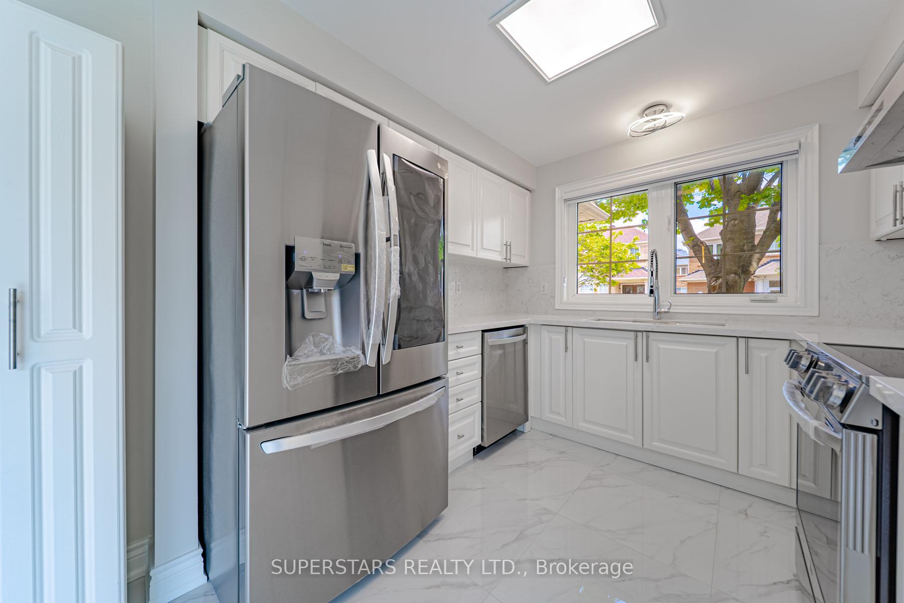 Photo 16 of 45 Tower Bridge Crescent, Markham, Berczy — HOMEH