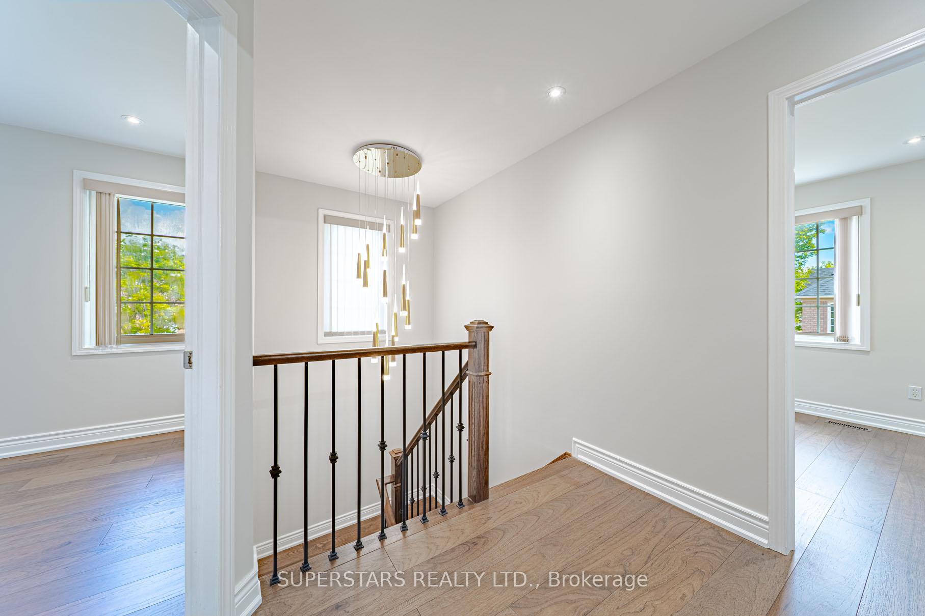 Photo 21 of 45 Tower Bridge Crescent, Markham, Berczy — HOMEH