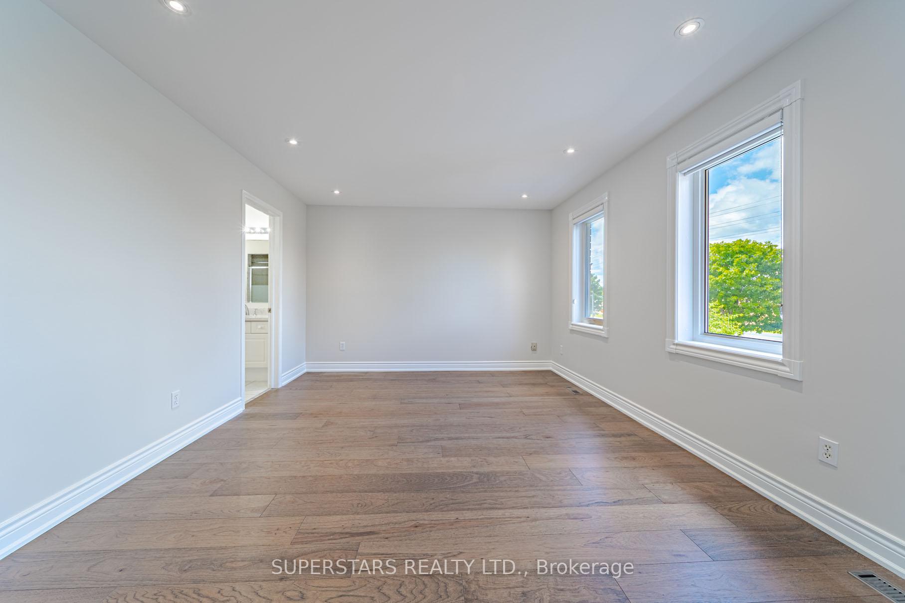 Photo 23 of 45 Tower Bridge Crescent, Markham, Berczy — HOMEH