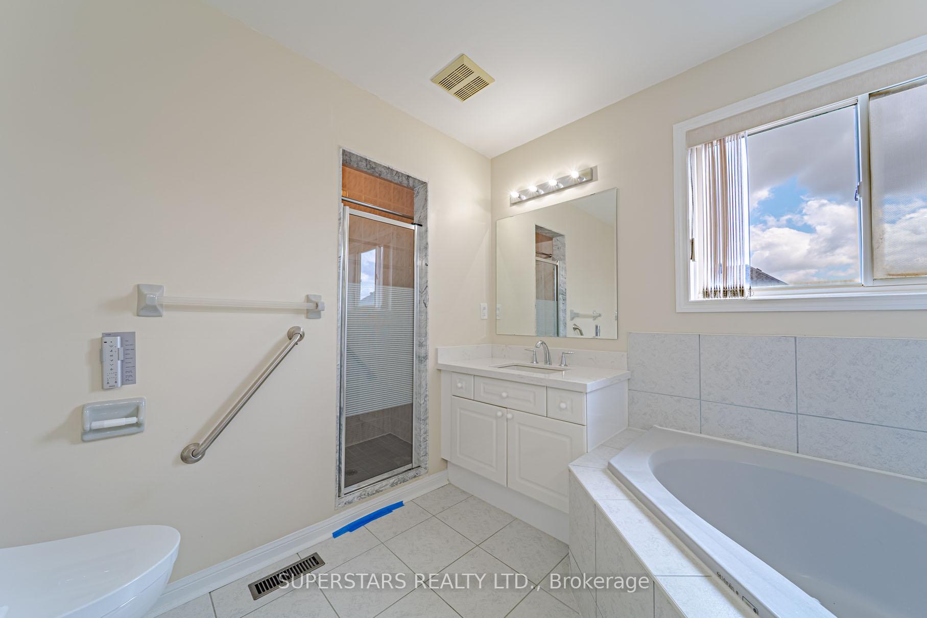Photo 26 of 45 Tower Bridge Crescent, Markham, Berczy — HOMEH