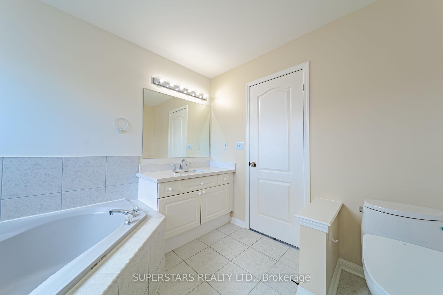 Photo 27 of 45 Tower Bridge Crescent, Markham, Berczy — HOMEH