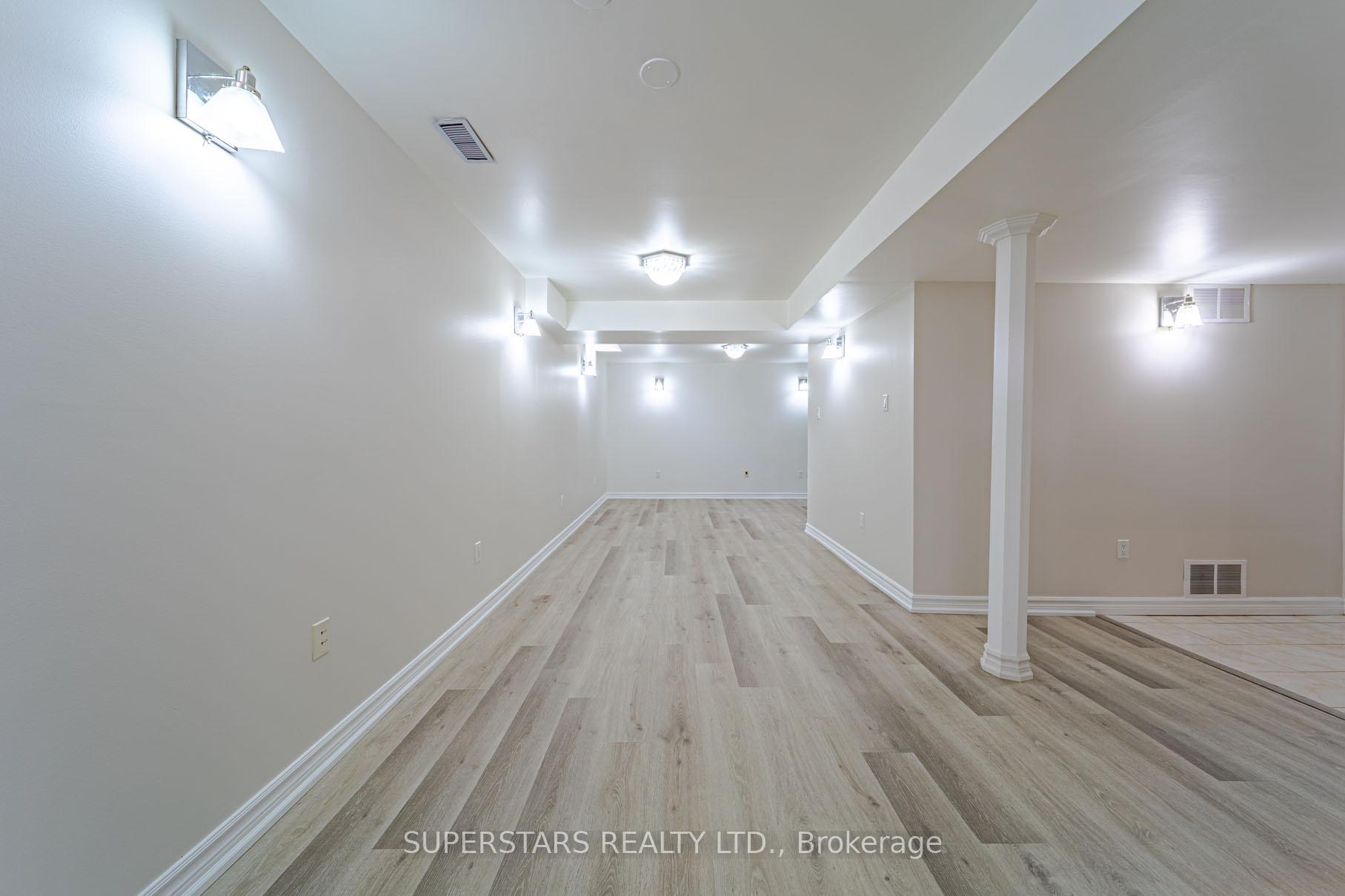 Photo 36 of 45 Tower Bridge Crescent, Markham, Berczy — HOMEH