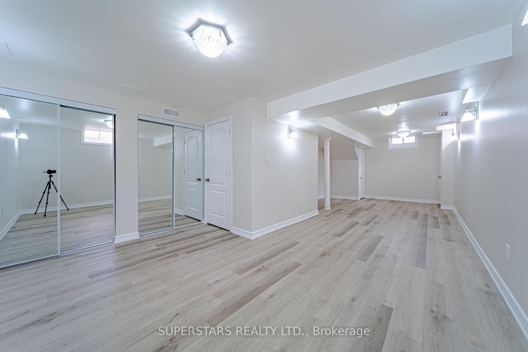 Photo 37 of 45 Tower Bridge Crescent, Markham, Berczy — HOMEH
