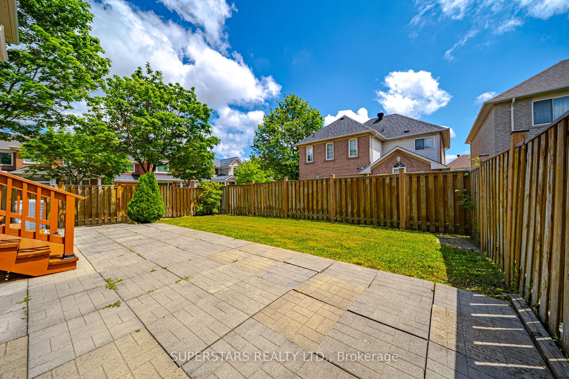 Photo 46 of 45 Tower Bridge Crescent, Markham, Berczy — HOMEH