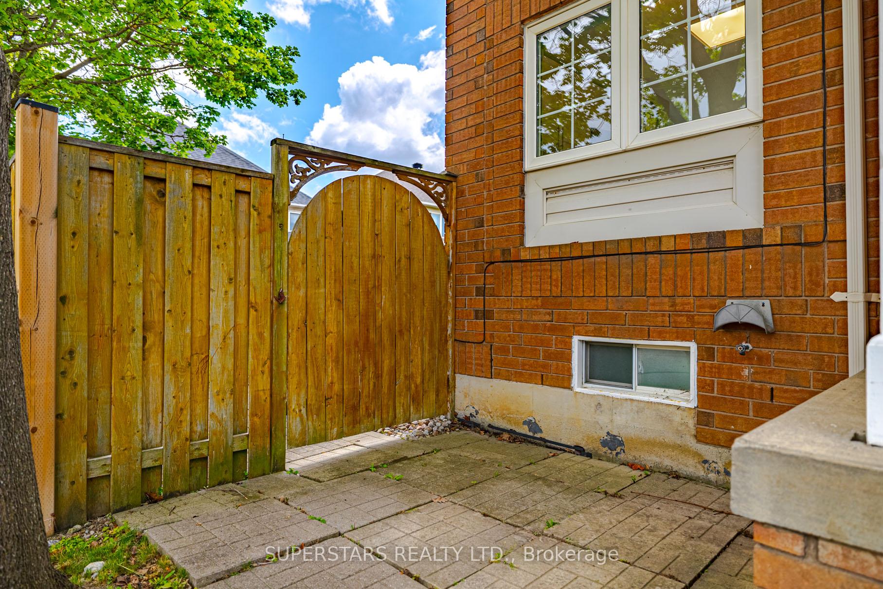 Photo 47 of 45 Tower Bridge Crescent, Markham, Berczy — HOMEH