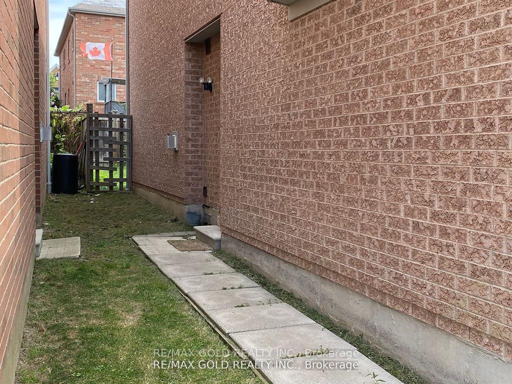 Photo 9 of Unit Bsmt, 27 Middlecote Drive, Ajax, Central — HOMEH