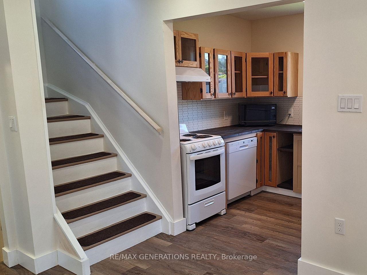 Photo 3 of 15 Ross Avenue, Marathon, TB-74 — HOMEH