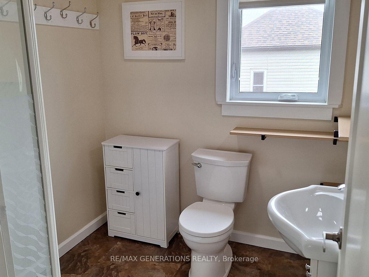 Photo 17 of 15 Ross Avenue, Marathon, TB-74 — HOMEH