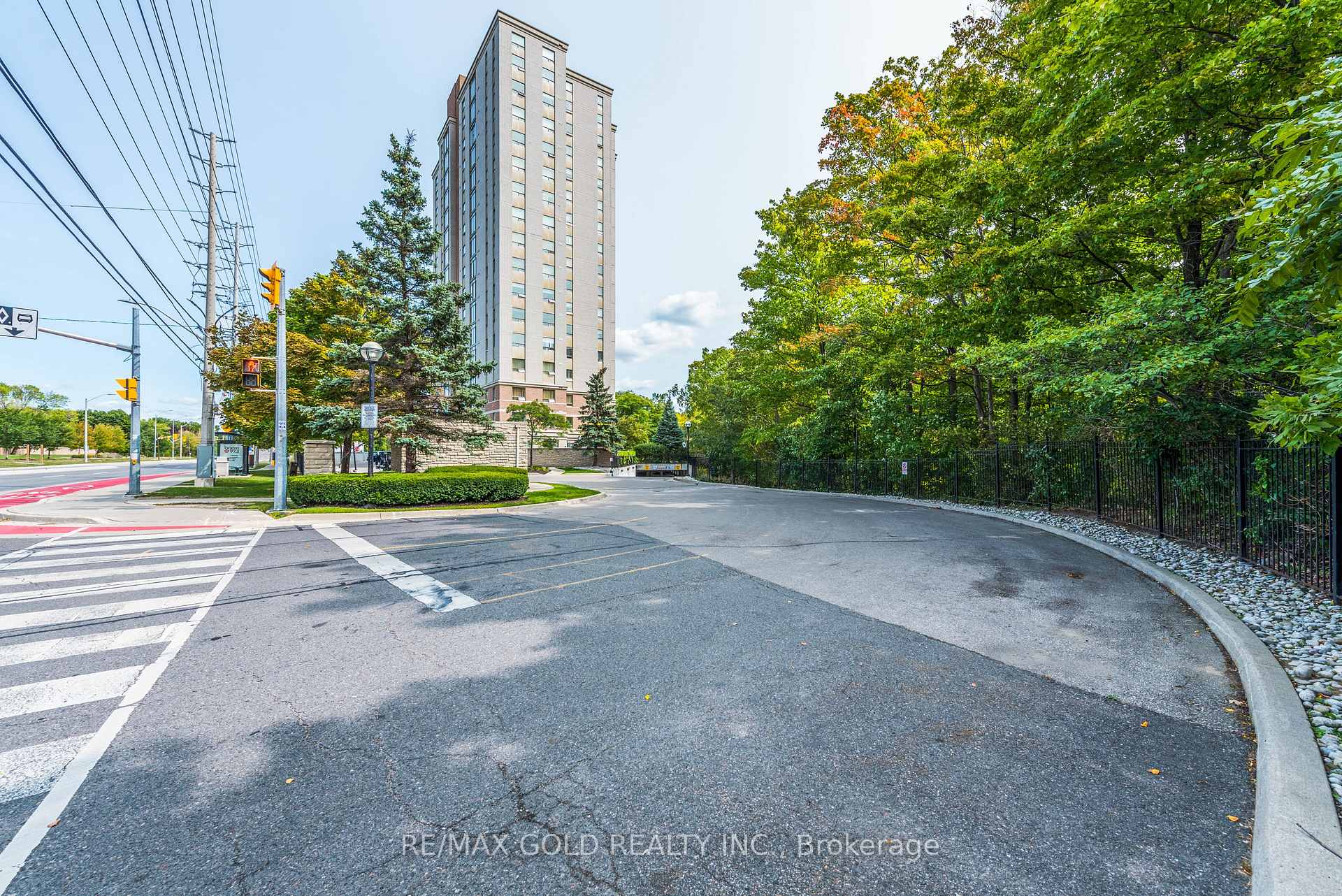 Photo 3 of Unit 1003, 200 Burnhamthorpe Road, Mississauga, City Centre — HOMEH