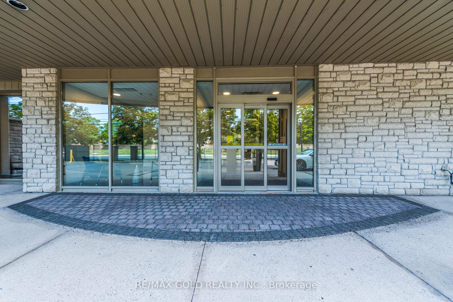 Photo 4 of Unit 1003, 200 Burnhamthorpe Road, Mississauga, City Centre — HOMEH