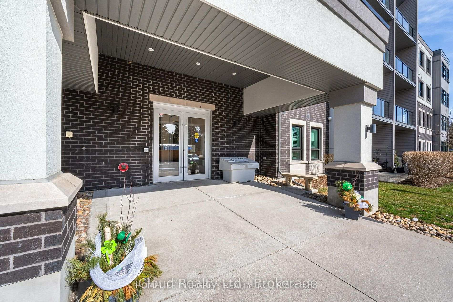 Photo 2 of Unit 402, 69 Boyne Street, New Tecumseth, Alliston — HOMEH