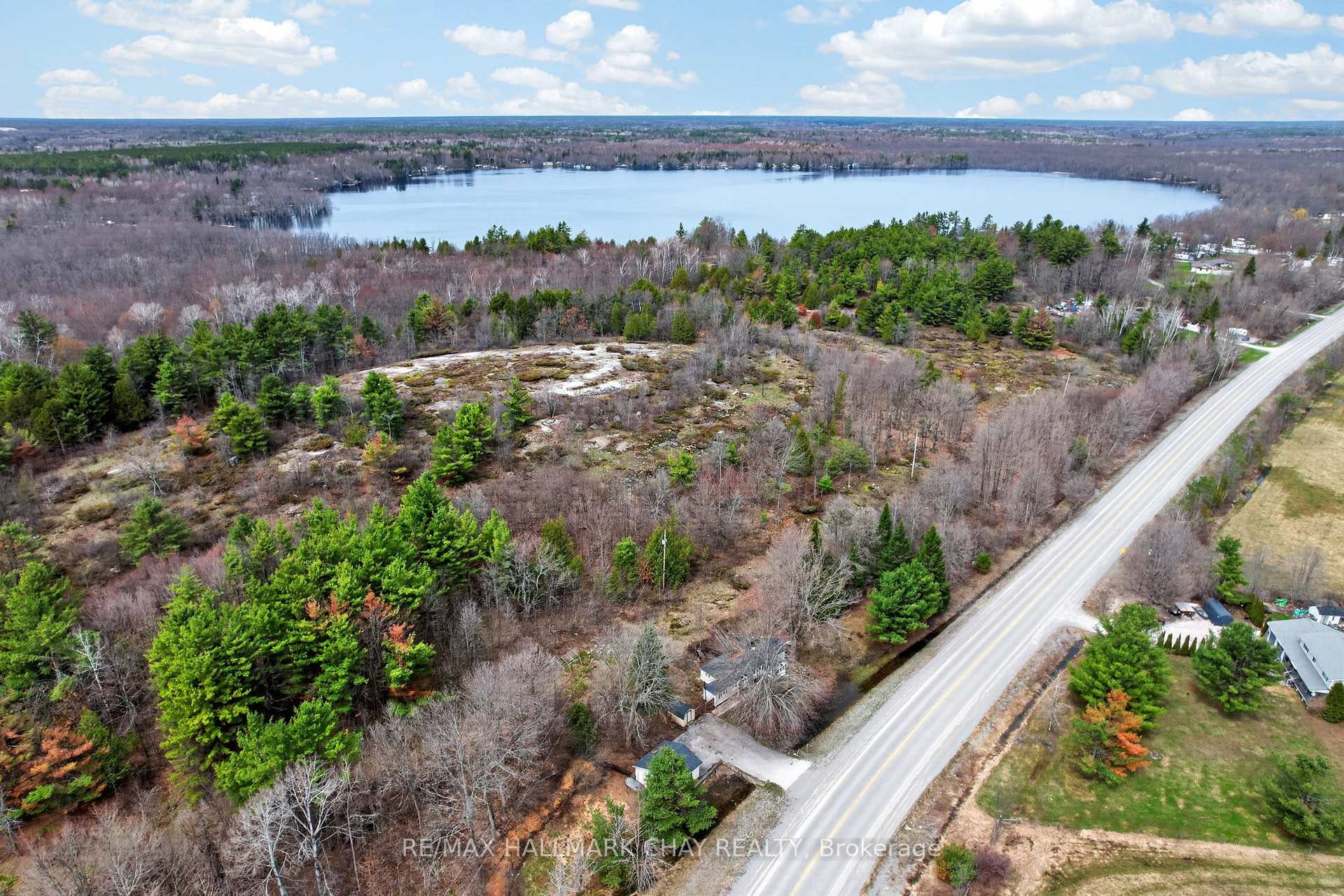 Photo 3 of 127 Monck Road, Kawartha Lakes, Dalton — HOMEH
