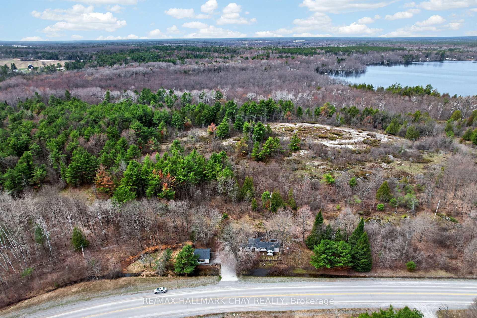 Photo 4 of 127 Monck Road, Kawartha Lakes, Dalton — HOMEH